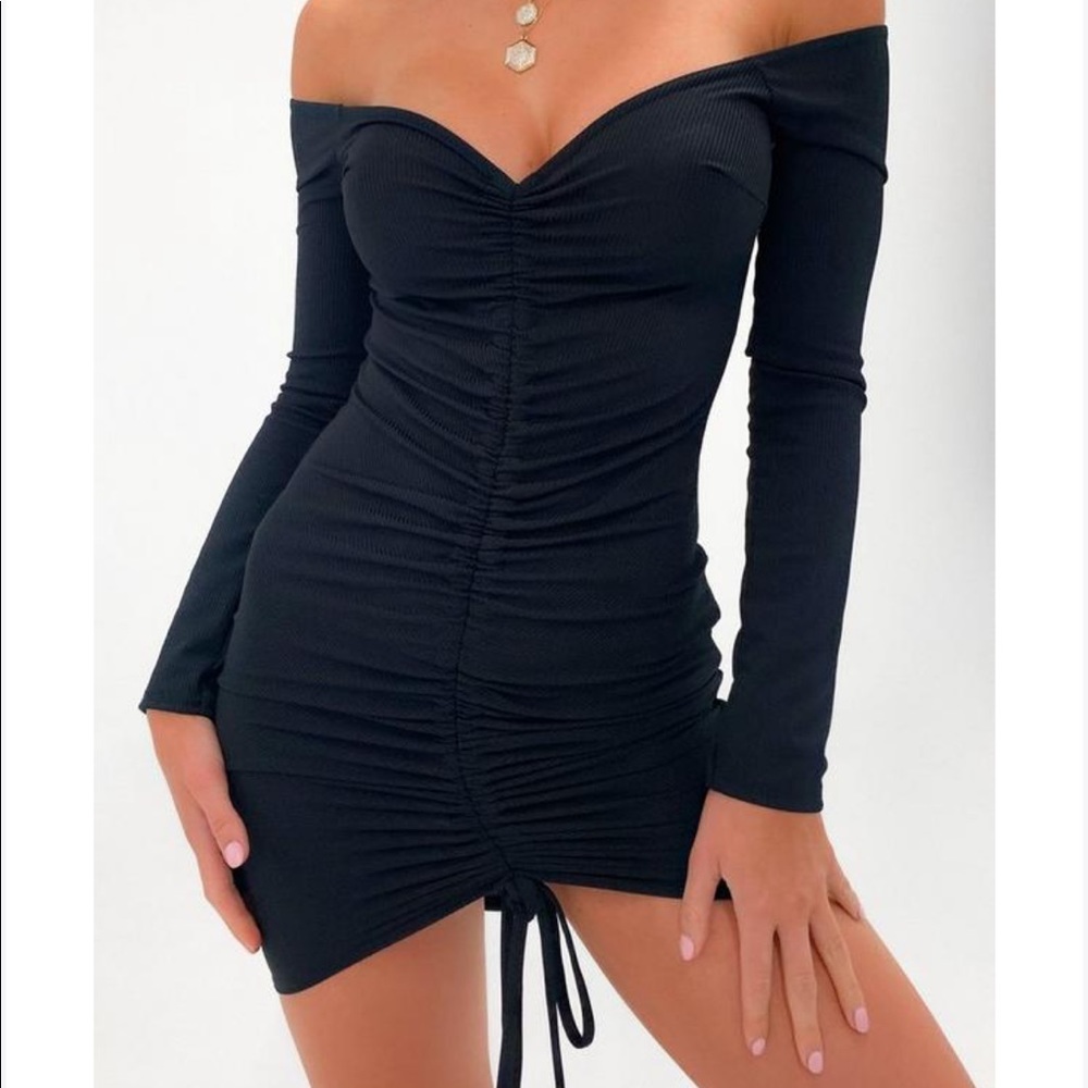 NWOT 🖤Black Rib Ruched Front Long Sleeve Mini Dress